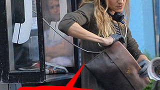 Confirmed: Carrie Bradshaw Is Too Stupid To Work an iPhone